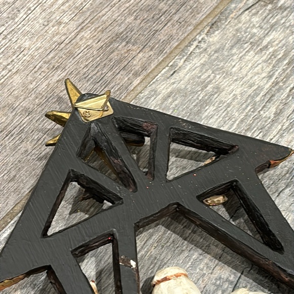 Christmas Nativity stable wall hanging - Picture 7 of 12